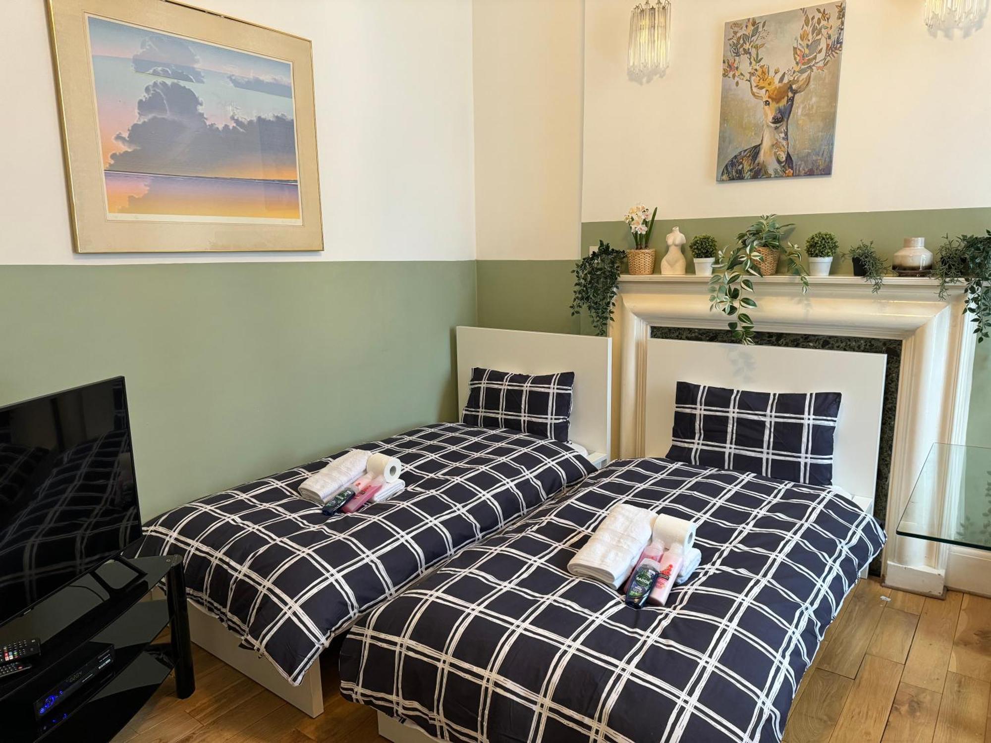 Central And Affordable Flat For 6 People In Zone 1 - Baker Street - With Breakfast Included Londres Exterior foto