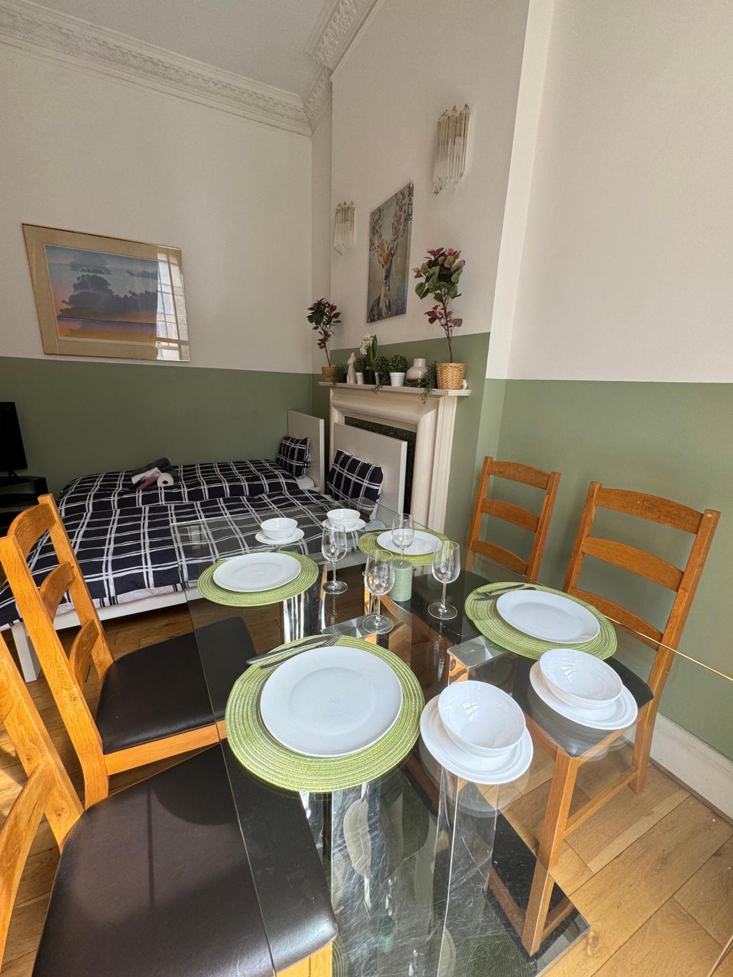 Central And Affordable Flat For 6 People In Zone 1 - Baker Street - With Breakfast Included Londres Exterior foto
