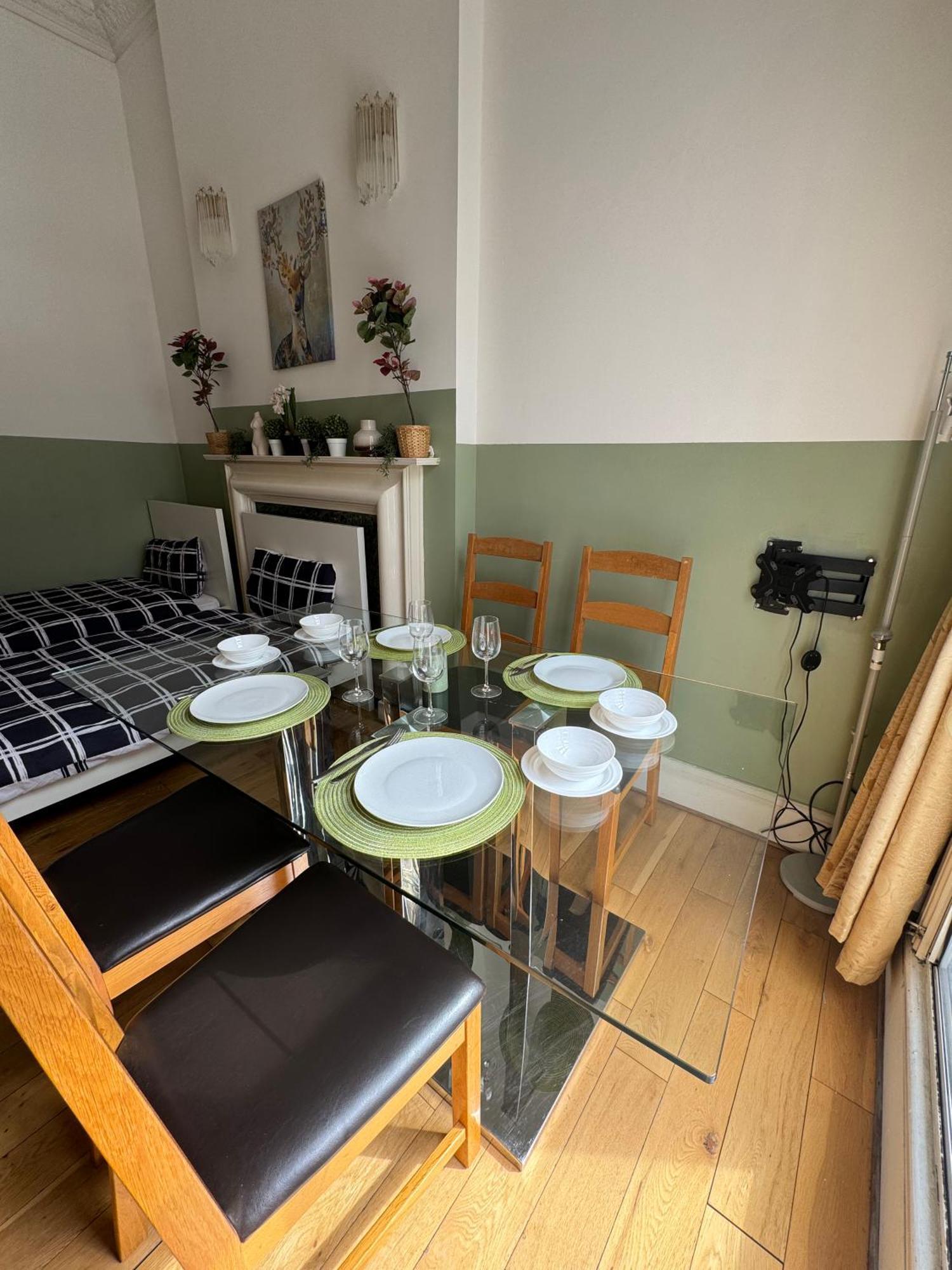 Central And Affordable Flat For 6 People In Zone 1 - Baker Street - With Breakfast Included Londres Exterior foto