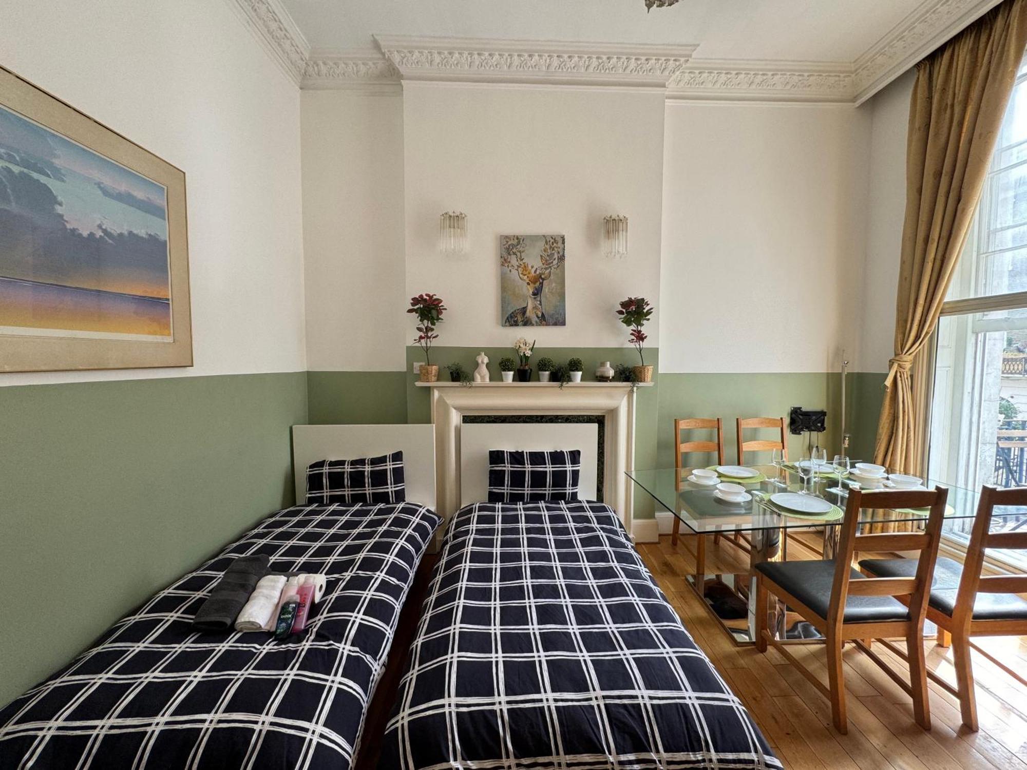 Central And Affordable Flat For 6 People In Zone 1 - Baker Street - With Breakfast Included Londres Exterior foto